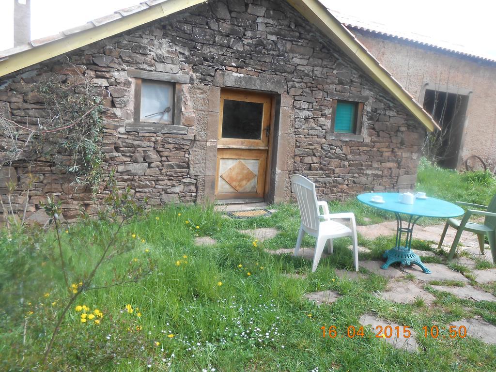 Gite Des Monts Saint-Izaire Экстерьер фото