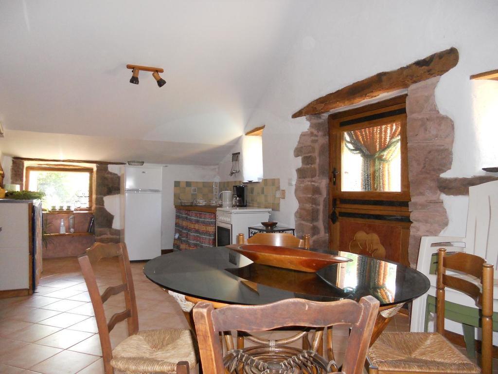 Gite Des Monts Saint-Izaire Номер фото